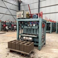 Machine à Briques Électrique Avancée 4-35B avec Palans à Chaîne, Réutilisable et Efficace, pour la Fabrication de Briques Réduites
