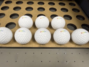 Impresora Inteligente UV para Pelotas de Golf, Personaliza Pelotas de Golf Únicas, Bolígrafos, Memorias USB, Estuches de Madera, etc., con Cámara de Escaneo con Posicionamiento Visual por IA - Product Image 3