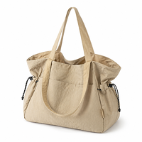 Sac fourre-tout léger en nylon pour femme avec poche latérale à cordon, grande capacité, sac à bandoulière avec pendentif en peluche, sac à main décontracté pour le travail