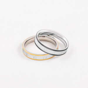 แหวนคู่รักลายตัวเลขโรมันสีไทเทเนียมสตีลแบบแบ่งสี สำหรับงานหมั้น สีเงิน สีทอง สีดำ - Product Image 3