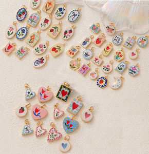 Giardino Dipinto |   Ciondoli in Ottone Placcato Oro 18K per Creazione di Gioielli Fai-da-Te |   Oltre 100 modelli di ciondoli di design dipinti a mano - Product Image 1