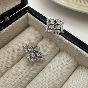 Boucles d'oreilles en argent pur S925 avec zircon, style rétro français, élégantes, au tempérament simple, à la mode, bijoux légers, forme de goutte d'eau incrustée - Product Image 4