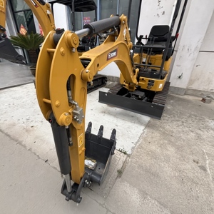 Nouvelle mini-excavatrice sur chenilles sans queue XCMG XE17U de 1,8 tonne, moteur Kubota, compacte, hydraulique, pour jardin, ferme et travaux municipaux - Product Image 3
