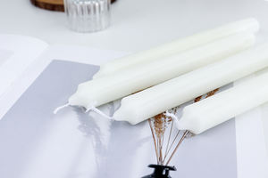 Vente en gros de bougies blanches de 10 pouces avec des lignes verticales pour la décoration de la maison/restaurant Noël Diwali Occasions en cire de paraffine - Product Image 5