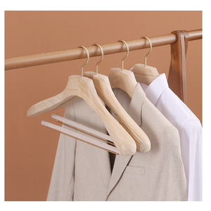 ไม้แขวนเสื้อผ้าไม้กฤษณาหรูหราพร้อมส่ง รับทำโลโก้ ไม้แขวนกางเกงแบบโมเดิร์น - Product Image 2