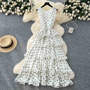 Robe d'été décontractée à pois sans manches et cintrée pour femme, sensation premium - Product Image 4