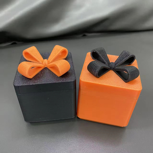 Scatola Sorpresa Divertente JM con Design 3D del Dito Medio, Regalo Scherzo per Feste di Natale e Halloween - Product Image 2