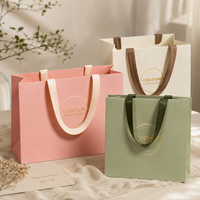 Sacs shopping en papier de luxe personnalisés avec logo en feuille d'or, vente en gros, emballages cadeaux pour cosmétiques et bijoux