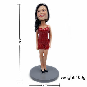 Resina Mujer con vestido rojo Bobble cabeza dama estatua - Product Image 2