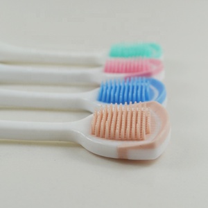 Circular Sector Head Adult Plastic <strong>Tongue</strong> <strong>Cleaner</strong> With <strong>Rubber</strong> Bristle - Product Image 3