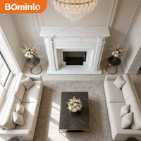 Cheminée en marbre blanc néoclassique avec pilastre cannelé, sculpture florale et manteau de cheminée à dentelle pour hall d'hôtel de luxe, villa, résidence