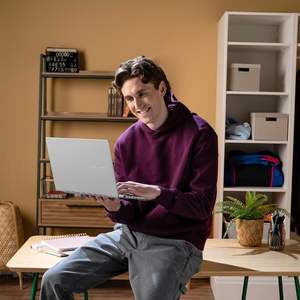 Ordinateur portable fin Vivobook S 14 OLED, AMD Ryzen AI 9 365, 24 Go de RAM, 1 To de SSD, fréquence de rafraîchissement de 120 Hz, AMD Radeon, argent froid - Product Image 1