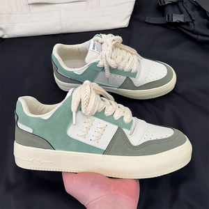 Vente en gros d'usine de baskets rétro respirantes pour hommes, chaussures de course et de marche vintage tendances pour le skateboard pour hommes - Product Image 3