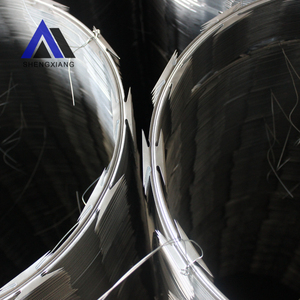 Alambre de púas concertina de triple hebra de hierro para aplicaciones penitenciarias y centros de alta seguridad - Product Image 1