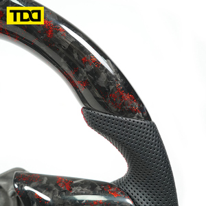 พวงมาลัยคาร์บอนไฟเบอร์สีแดง TDD แบบปลายแบน ด้านบนและด้านล่างแบน เหมาะสำหรับรถจี๊ปแรงเลอร์ ปี 2011-2017 แบบสั่งทำพิเศษ - Product Image 4