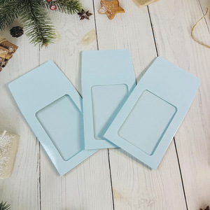Enveloppes personnalisées avec impression de logo, manchon coloré et grande fenêtre transparente pour l'affichage de cartes et de photos - Product Image 2