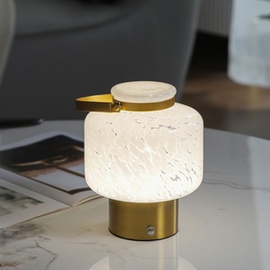 Lampe de table portable rechargeable de style nordique moderne, veilleuse de chevet créative et simple avec ambiance en verre antique - Product Image 1