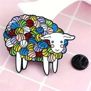 Vente en gros, cadeau de luxe personnalisé, épingle en émail doux de mouton pailleté gravée au laser, épingle à tricoter en agneau noir doré - Product Image 5