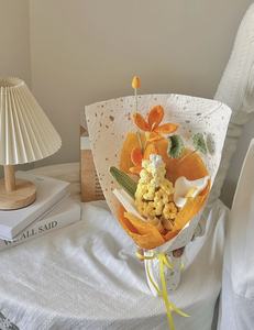 Bouquet de fleurs au crochet fait main, design fini pour mariages et Noël, pour mariées et la Saint-Valentin, livré avec des sacs - Product Image 6