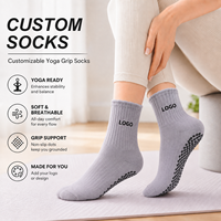 Chaussettes côtelées gris clair personnalisées avec logo imprimé, antidérapantes avec points en caoutchouc pour femmes, yoga et pilates