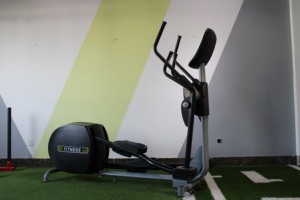 جهاز تدريب بيضاوي الشكل تجاري ذاتي الطاقة مع برنامج تحكم للصالات الرياضية - Product Image 3