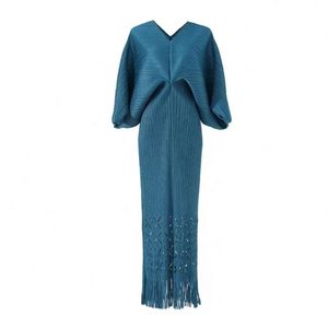 Robe de soirée longue élégante et ajustée, style vintage, respirante, de créateur, à manches chauve-souris, couleur unie, plissée avec franges - Product Image 4