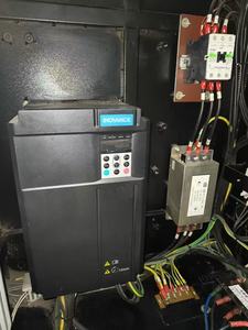 Máquina de Moldeo por Inyección de Plástico HDPE YIZUMI 250T, Hidráulica Horizontal con PLC, Motor, Bomba, Caja de Cambios, Rodamientos y Tornillo - 99% Nueva - Product Image 4