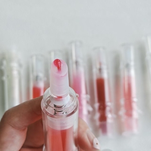 Brillo Labial Vegano de Marca Privada, Múltiples Tonos, Hidratante, Voluminizador, Efecto de Volumen Duradero - Product Image 4