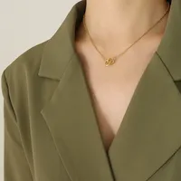 Elegante Minimalistische Ineinandergreifende Doppelring-Halskette aus Edelstahl, Modischer Anhänger mit Zarter Schlüsselbeinkette für Damen, Tägliches Tragen
