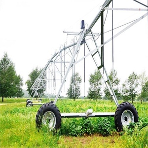 Matériel d'<span class=keywords><strong>irrigation</strong></span> agricole à déplacement latéral Système d'<span class=keywords><strong>irrigation</strong></span> à déplacement linéaire à quatre roues pour la ferme - Product Image 1