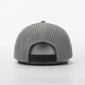 Casquette de baseball sportive 6 panneaux en polyester imperméable, avec patch en caoutchouc découpé au laser, design OEM personnalisé de haute qualité pour le golf - Product Image 5