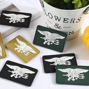 Mejor precio personalizado al por mayor 3D Pvc parche logotipos suave Pvc parches de goma para sombreros y Jeans calidad de accesorios superior - Product Image 1