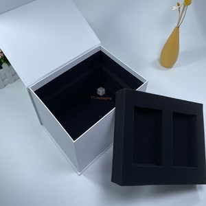 Scatola di imballaggio coperta di carta rigida magnetica personalizzata con inserto - Product Image 1