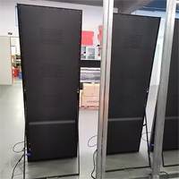 Écran LED mobile ultra-fin sur pied pour affichage publicitaire en magasin et utilisation en ascenseur avec design pliable et Wi-Fi intégré