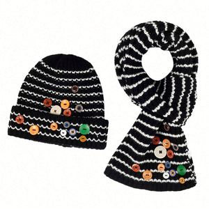 Ensemble deux pièces bonnet et cache-cou tricoté personnalisé pour l'hiver, avec logo sur mesure - Product Image 2