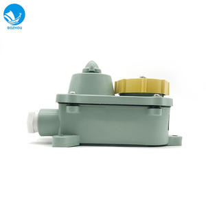 Prise de courant marine RSIL2-22 avec 3 prises AC, verrouillage mécanique IEC, prise PVC, tension nominale 125V, compatible avec les normes américaines et chinoises - Product Image 1