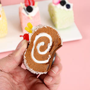 Modelo de postre de pastel suizo de frutas de simulación de PU, imán de nevera de pastel de crema de simulación, accesorio de fotografía - Product Image 4