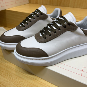 Nuevas zapatillas de moda coreana para parejas, tallas grandes, cómodas, con letras estampadas, diseño de lujo, color blanco. - Product Image 5