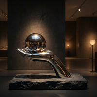 Sculpture de main tenant une sphère, statue de paume moderne en acier inoxydable poli, symbole abstrait, décoration pour bureau, hôtel, style traditionnel