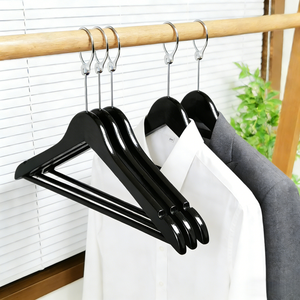 Cintres en <span class=keywords><strong>bois</strong></span> <span class=keywords><strong>antivol</strong></span> personnalisés avec logo pour hôtel, avec anneau de sécurité pour costumes - Product Image 2