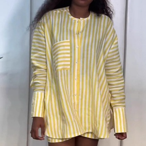 Ensemble 2 pièces rayé grande taille pour femme : chemise à manches longues et short décontracté – Tendance - Product Image 3