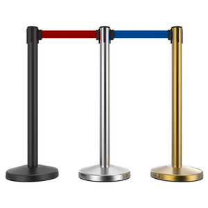 Barrière rétractable en acier inoxydable sur mesure pour le contrôle des foules lors d'événements en plein air - Product Image 1
