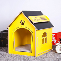 Maison de chat en bois d'intérieur avec coussin en étoile, maison en bois robuste pour chien, espace pour animaux de compagnie avec fenêtres et grande porte