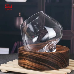 زجاج ويسكي بقاعدة كريستالية ثقيلة مائلة لسطح المكتب & واضح Stemless - Product Image 1