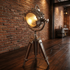 Lampadaire design chromé sur trépied en bois, idéal pour Noël – Lampe sur pied chromée avec pieds en bois - Product Image 3
