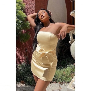 Vestido de Playa Mini sin Mangas, Color Beige Sólido, Satinado, con Cierre Oculto y Lazo - Product Image 3