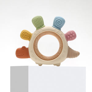 Mordedores de silicona para bebés de madera con forma de dibujos animados personalizados, juguetes de dentición de silicona sin BPA para bebés de 0 a 12 meses - Product Image 1