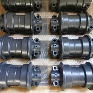 Rullo di scorrimento a doppia flangia 208-30-00570 per escavatore PC500-10MO, classe 30 tonnellate, corpo forgiato in 35CrMo, binario temprato a induzione - Product Image 5