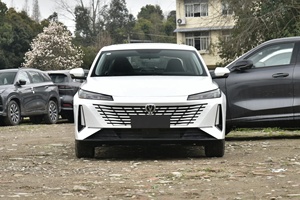 Changan Alsvin, Auto Compacto de Gasolina, 1.5T 192Ps L4, Sedán de 4 Puertas y 5 Plazas, Autos Económicos de Gasolina en Venta - Product Image 3