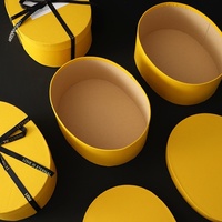 Élégante boîte cadeau ovale jaune pour le Festival de la Mi-Automne et les cadeaux d'anniversaire, avec ruban et carte de vœux